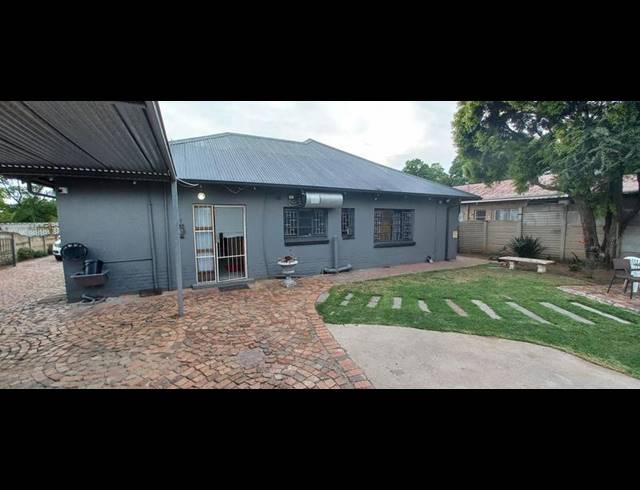 3 BEDROOM HOUSE FOR SALE IN THREE RIVERS